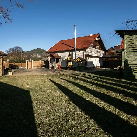 度假居 River House 米库利钦